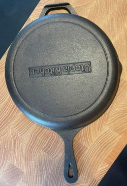 utopia kitchen cast iron skillet bottom