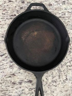 how to season a cast iron skillet