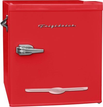 retro mini fridge for the vintage bedroom - Frigidaire Retro Bar Fridge